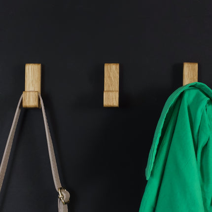 Wall hanger made of solid wood – elegant oak hook