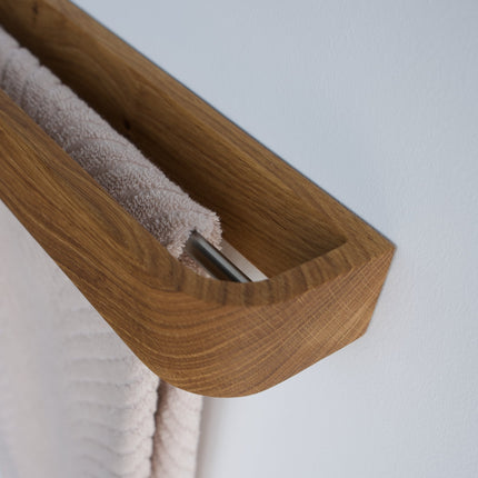 Design-håndklædestativ i egetræ – moderne form