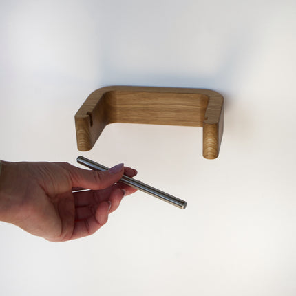 Toiletpapirholder i træ – to monteringsmuligheder
