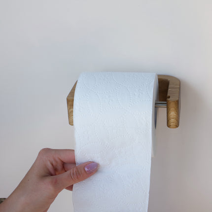 Toiletpapirholder i træ – to monteringsmuligheder