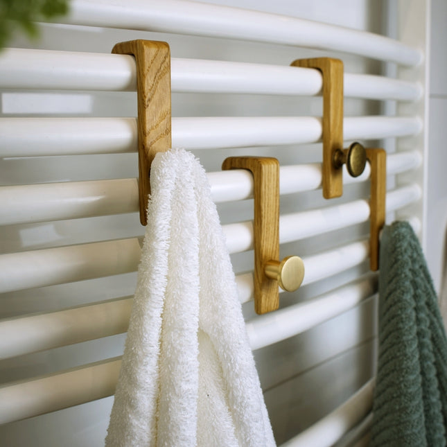 Magnetyczne wieszaki łazienkowe z drewnianą bazą i ozdobną gałką – bez wiercenia