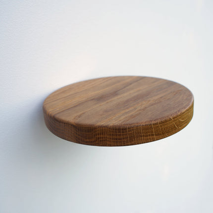 drewniana półka, półka ścienna, półka dębowa, półka wisząca, półka minimalistyczna, półka dekoracyjna, półka do salonu, półka do łazienki, półka do sypialni, półka do biura, półka na książki, półka na rośliny, półka na drobiazgi, półka z litego drewna, drewniana półka ścienna, nowoczesna półka, skandynawski design, naturalne drewno, drewniane dekoracje, półka do ekspozycji, designerska półka, elegancka półka, funkcjonalna półka, półka do przedpokoju, półka do gabinetu, półka na ramki, półka na kosmetyki, 