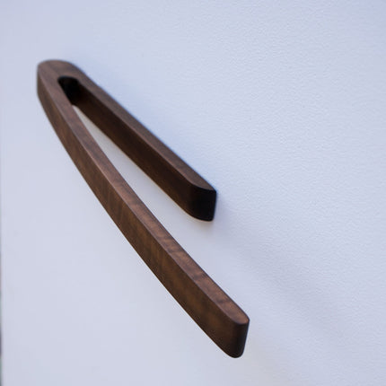 Wieszak na ręcznik z orzecha amerykańskiego – elegancki, samoprzylepny, bez wiercenia, minimalistyczny