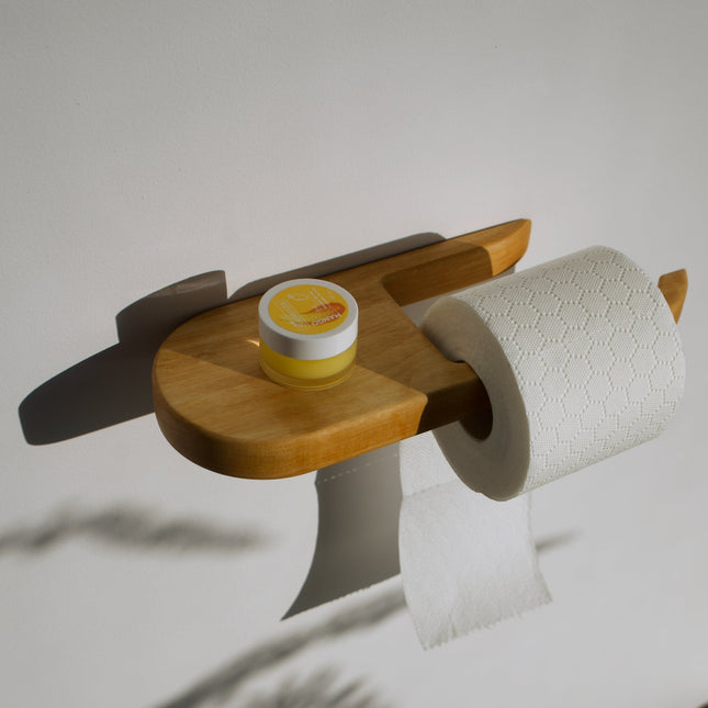 rewniany uchwyt na papier toaletowy, uchwyt na papier z półką, uchwyt na papier toaletowy rustykalny, minimalistyczny uchwyt na papier, uchwyt na papier do łazienki, drewniany wieszak na papier toaletowy, uchwyt na papier toaletowy z półką drewnianą, uchwyt na papier toaletowy styl skandynawski, uchwyt na papier toaletowy bez wiercenia, stojak na papier toaletowy drewniany, uchwyt na papier toaletowy z półką na telefon, uchwyt na papier toaletowy ręcznie robiony, uchwyt na papier toaletowy z litego drewna, 