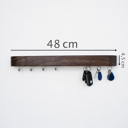 Wymiary drewnianego wieszaka na klucze z orzecha amerykańskiego 48 cm.