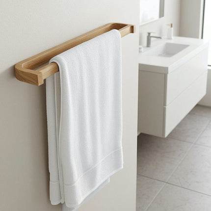 naturalny dębowy wieszak w minimalistycznym stylu japandi, drewniane wieszak na ręcznik