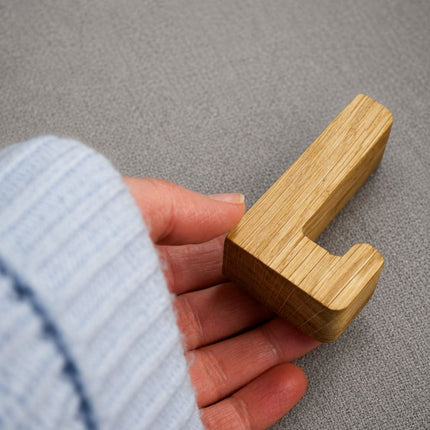 Wall hanger made of solid wood – elegant oak hook