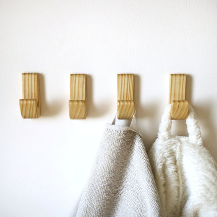 drewniane haczyki, haczyki ścienne, haczyki samoprzylepne, haczyki sosnowe, haczyki drewniane, haczyki do łazienki, haczyki do kuchni, haczyki do przedpokoju, haczyki do pokoju, haczyki na ręczniki, haczyki na ubrania, haczyki na klucze, haczyki dekoracyjne, haczyki wiszące, haczyki montowane bez wiercenia, haczyki na ścianę, haczyki ekologiczne, haczyki naturalne drewno, haczyki skandynawskie,