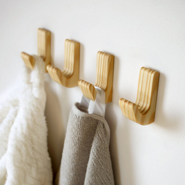 drewniane haczyki, haczyki ścienne, haczyki samoprzylepne, haczyki sosnowe, haczyki drewniane, haczyki do łazienki, haczyki do kuchni, haczyki do przedpokoju, haczyki do pokoju, haczyki na ręczniki, haczyki na ubrania, haczyki na klucze, haczyki dekoracyjne, haczyki wiszące, haczyki montowane bez wiercenia, haczyki na ścianę, haczyki ekologiczne, haczyki naturalne drewno, haczyki skandynawskie,